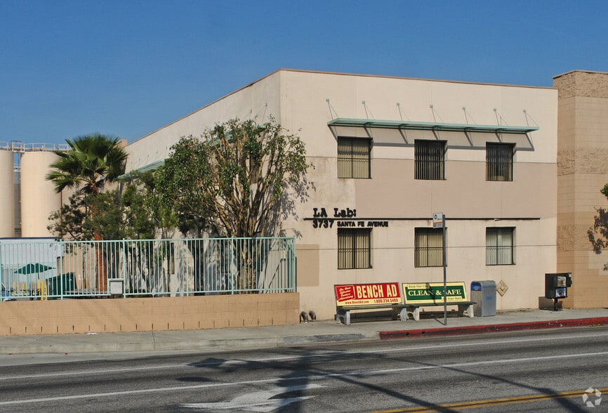 3737 S Santa Fe Ave, Vernon, CA for lease - Primary Photo - Image 1 of 11
