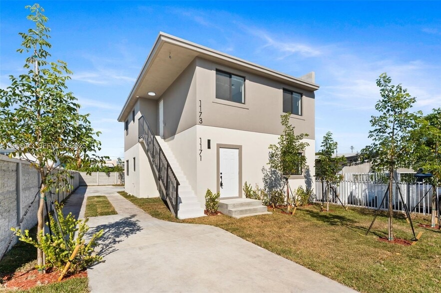 1171 NW 66th st, Miami, FL for sale - Primary Photo - Image 1 of 23