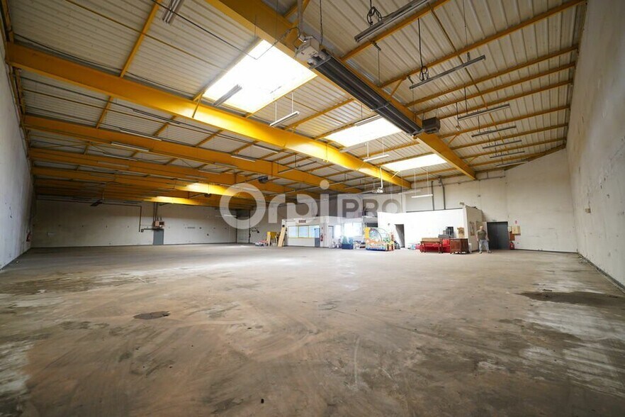 379 Rue De La Dombes, Miribel à louer - Photo du bâtiment - Image 2 de 11