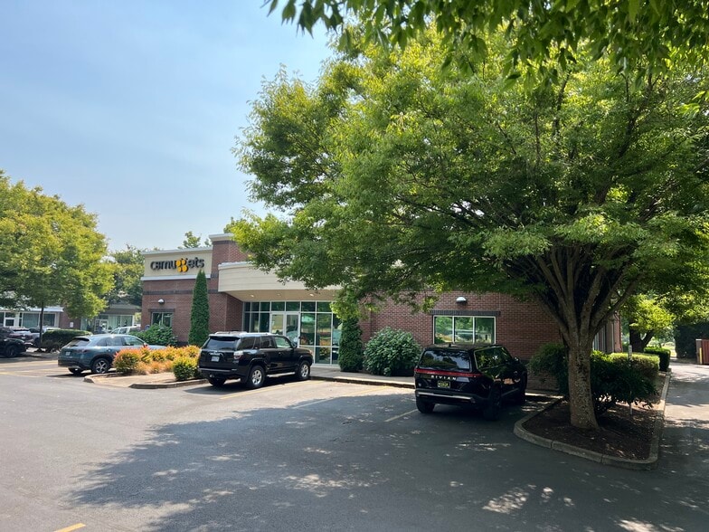 2850 Crescent Ave, Eugene, OR for lease - Building Photo - Image 2 of 4