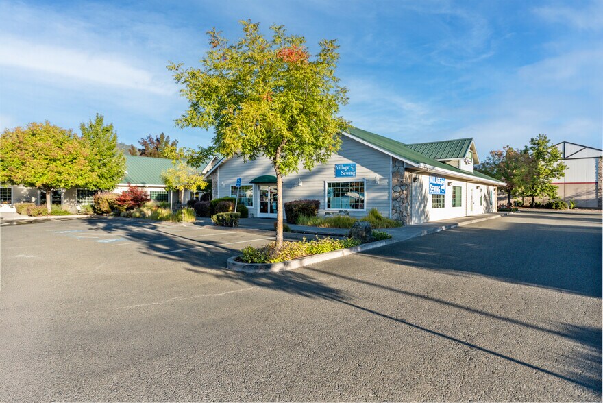 1252 Airport Park Blvd, Ukiah, CA à louer - Photo du bâtiment - Image 2 de 14
