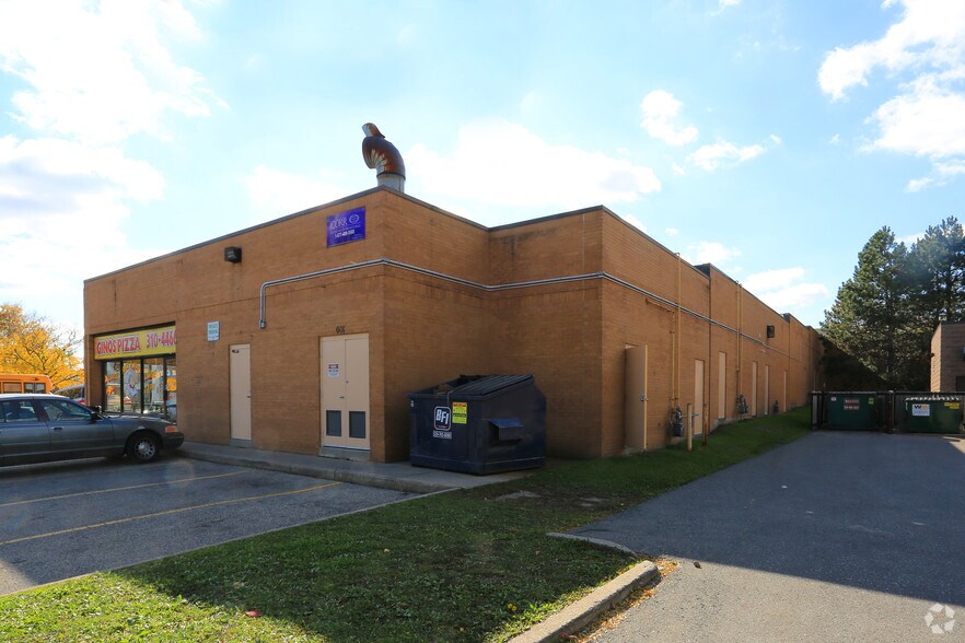 601 Doon Village Rd, Kitchener, ON à louer - Photo du bâtiment - Image 2 de 4