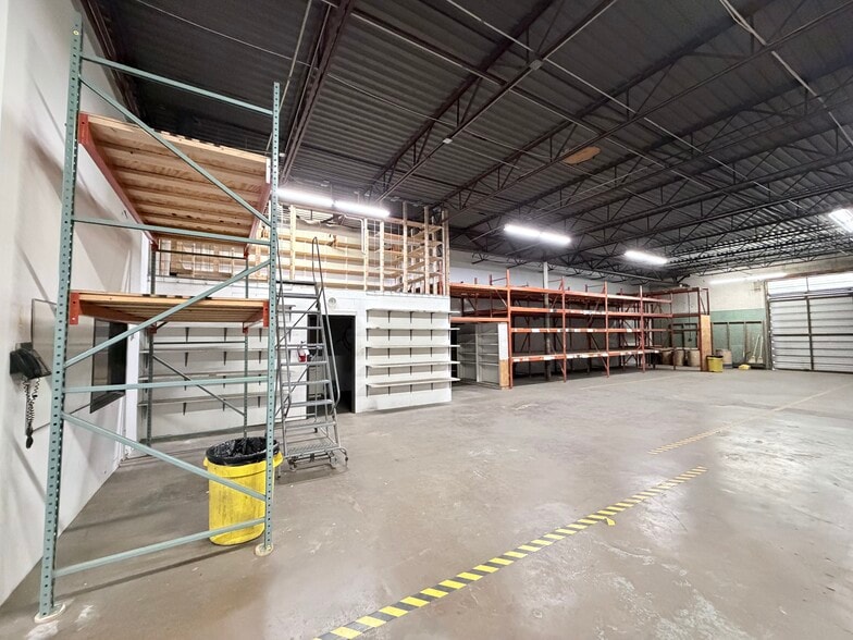13534 Floyd Cir, Dallas, TX for lease - Building Photo - Image 3 of 10