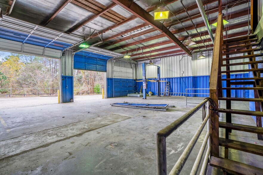 80 Sorters McClellan rd, Kingwood, TX à vendre - Photo du bâtiment - Image 3 de 48
