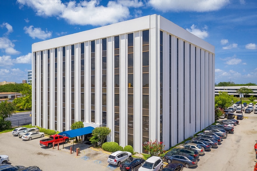 6776 Southwest Fwy, Houston, TX for sale - Building Photo - Image 2 of 7