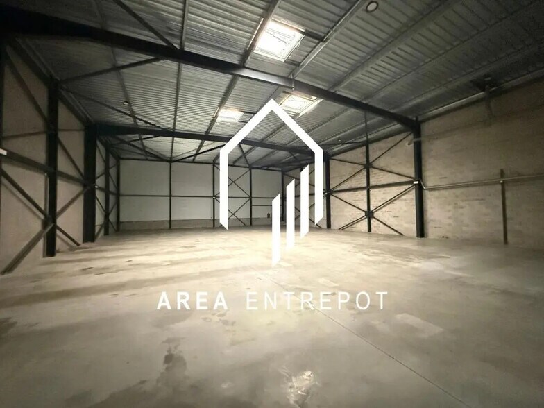 Flex in Aix-en-Provence for lease - Interior Photo - Image 1 of 7