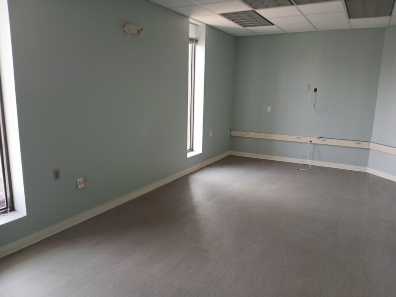 240 Sargent Dr, New Haven, CT for lease - Building Photo - Image 3 of 6