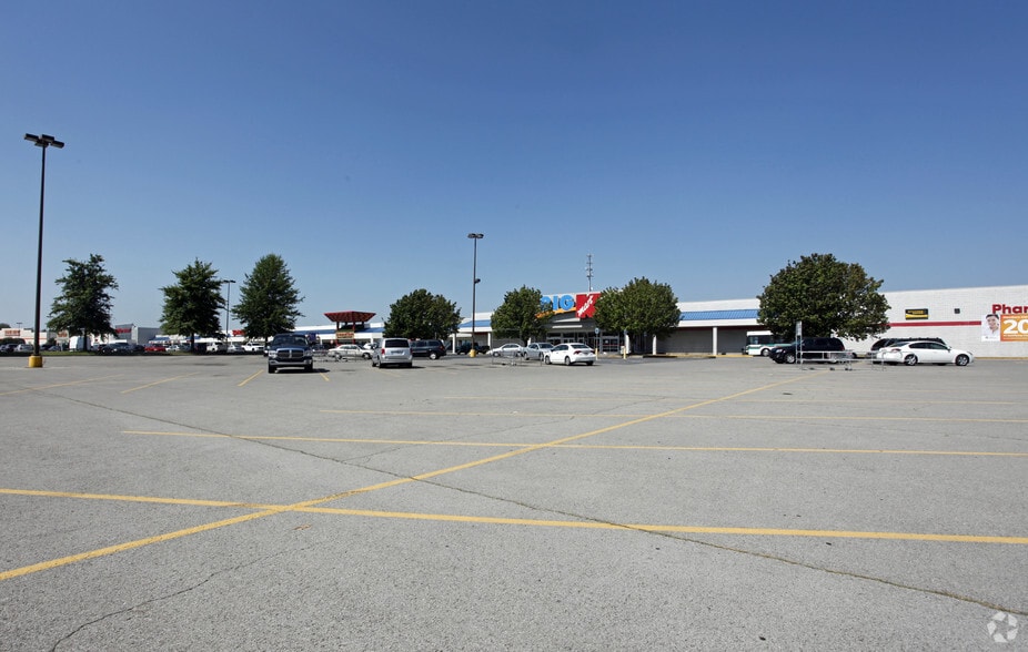 2712-2780 Wilma Rudolph Blvd, Clarksville, TN for lease - Building Photo - Image 2 of 3