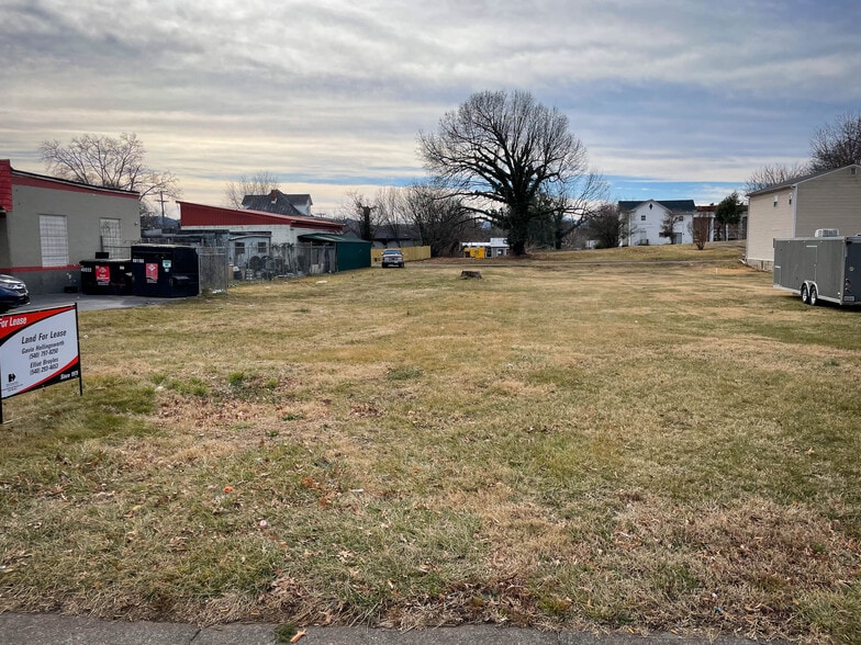 1106 Orange Avenue NW ave, Roanoke, VA for lease - Building Photo - Image 3 of 10