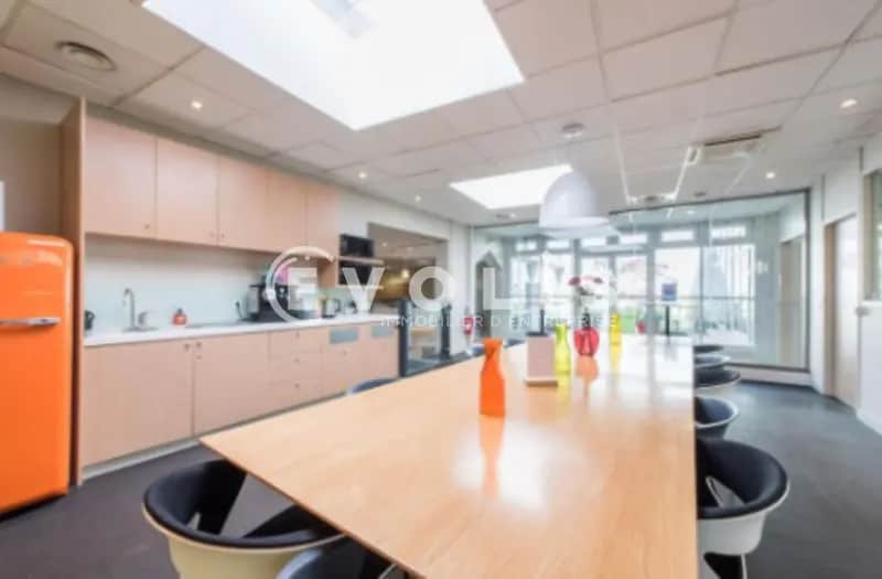 Office in Neuilly-sur-Seine for lease - Interior Photo - Image 2 of 12
