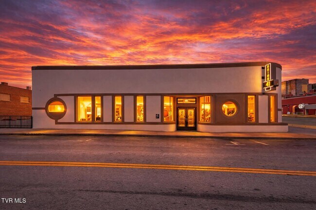 Plus de détails pour 171 Piedmont Ave, Bristol, VA - Commerce de détail à vendre