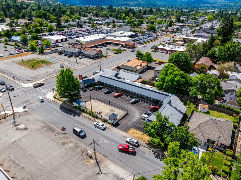 1464 NW 6th St, Grants Pass, OR for sale - Building Photo - Image 2 of 17