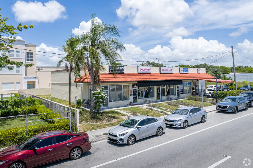 18790-18798 W Dixie Hwy, Miami, FL à louer - Photo du bâtiment - Image 1 de 1