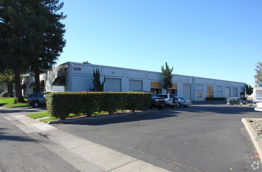 4219 S Market Ct, Sacramento, CA for lease - Primary Photo - Image 1 of 3