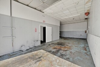 104-142 S Collins St, Arlington, TX for lease Interior Photo- Image 2 of 9