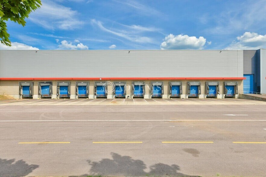 Industrial in Gargenville for lease - Building Photo - Image 3 of 10