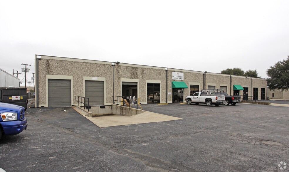 204 Texas Ave, Round Rock, TX à louer - Photo du bâtiment - Image 2 de 4