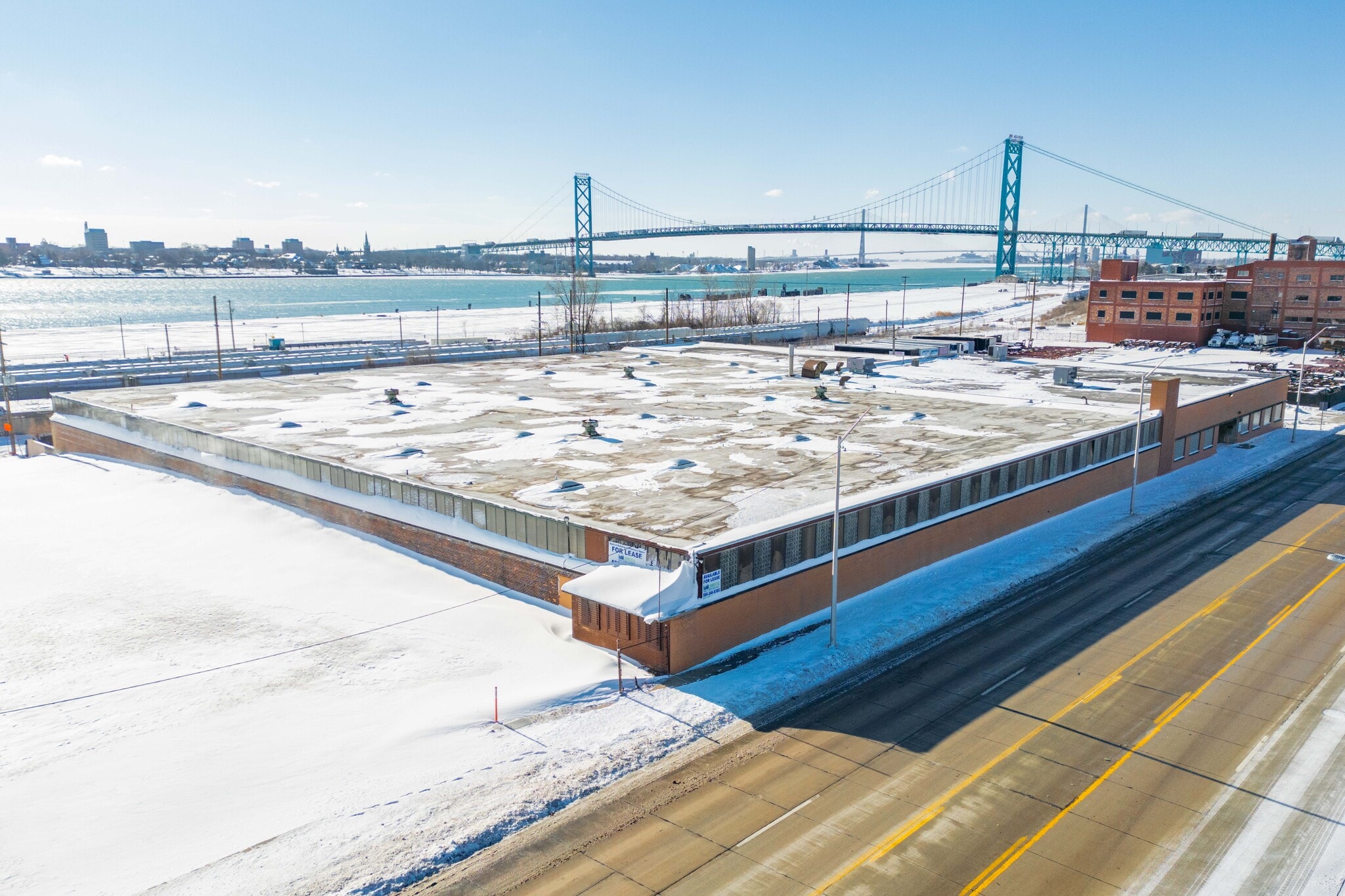 2121-2225 W Fort St, Detroit, MI for lease Building Photo- Image 1 of 24