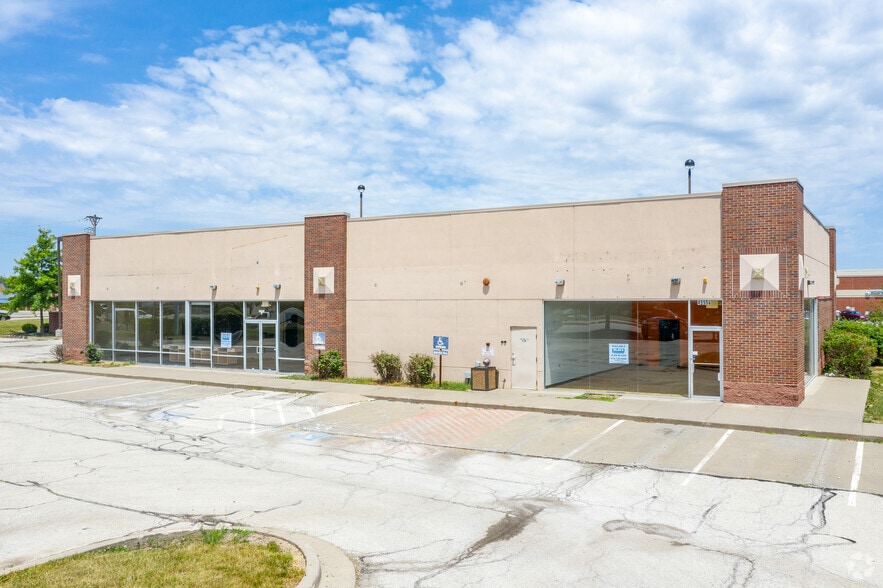 4555 S Noland Rd, Independence, MO for lease - Primary Photo - Image 1 of 4