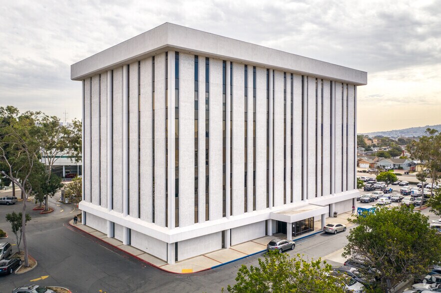 4201 Torrance Blvd, Torrance, CA à louer - Photo du bâtiment - Image 2 de 16