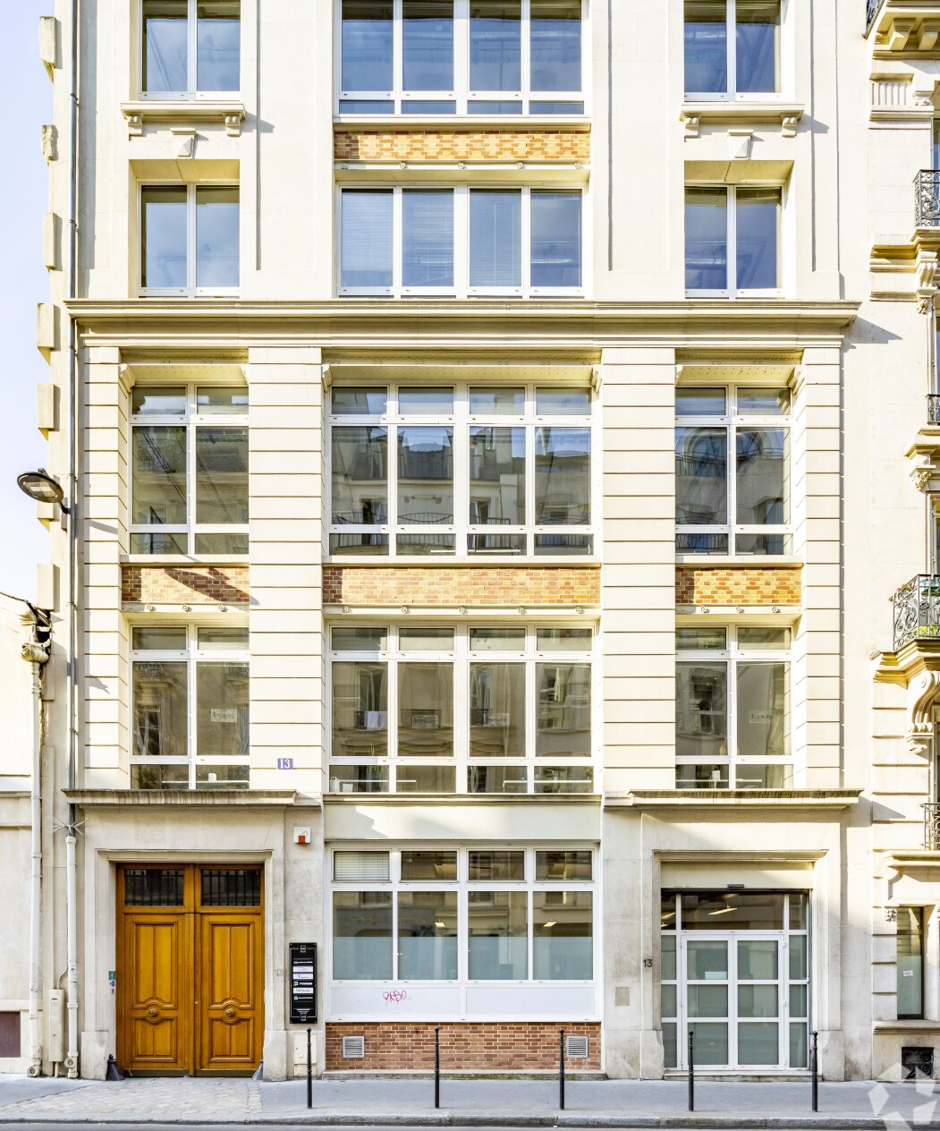13 Rue Des Petits Hôtels, Paris for lease Building Photo- Image 1 of 2