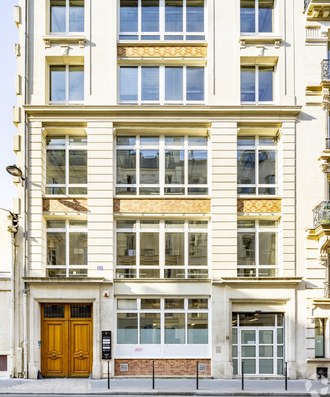 13 Rue Des Petits Hôtels, Paris à louer Photo du bâtiment- Image 1 de 2