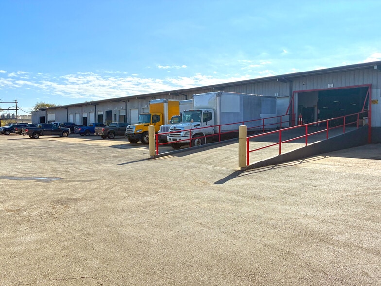 2100 E Union Bower Rd, Irving, TX for lease - Building Photo - Image 1 of 8