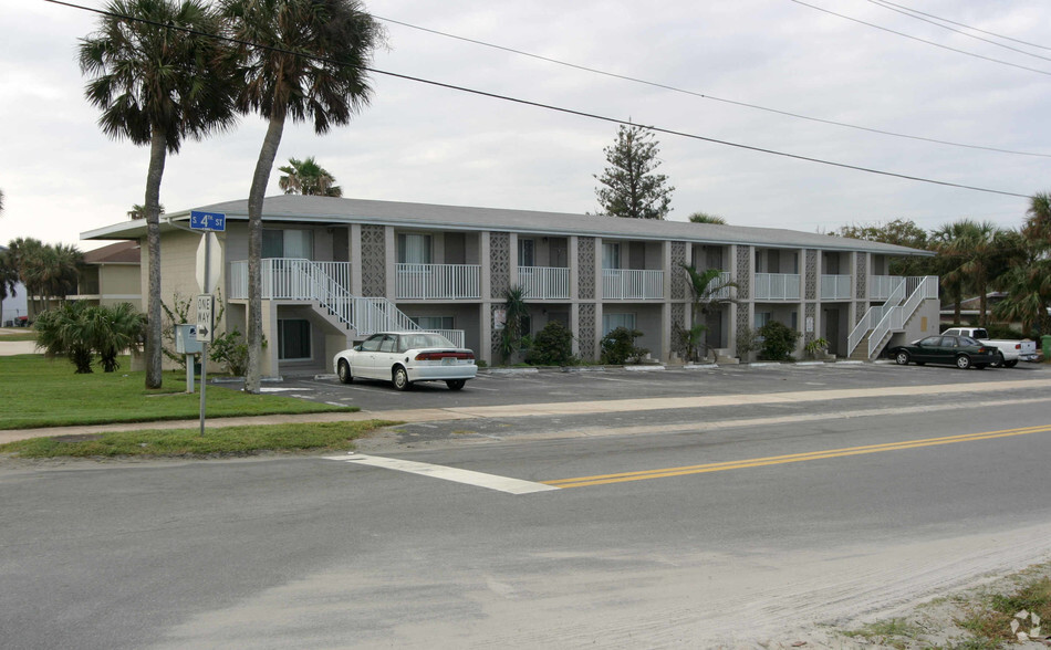 400 S Atlantic Ave, Cocoa Beach, FL à vendre - Photo principale - Image 1 de 1