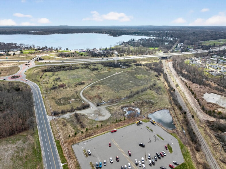 435 W Eight Mile Rd, Whitmore Lake, MI for sale - Building Photo - Image 2 of 16