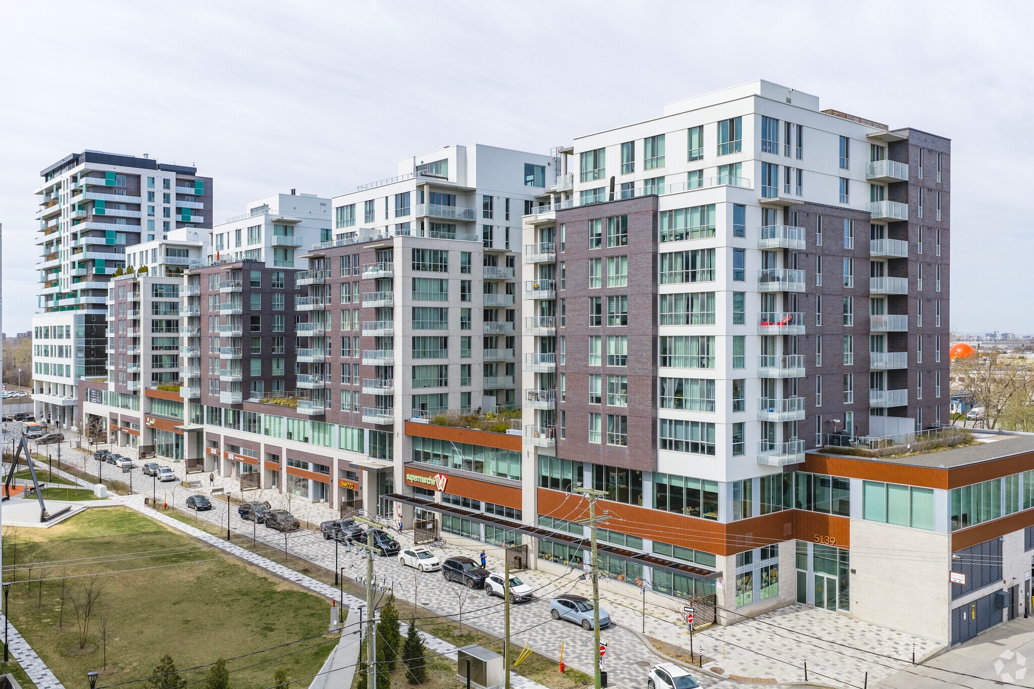 5273 Av De Courtrai, Montréal, QC for lease Primary Photo- Image 1 of 6