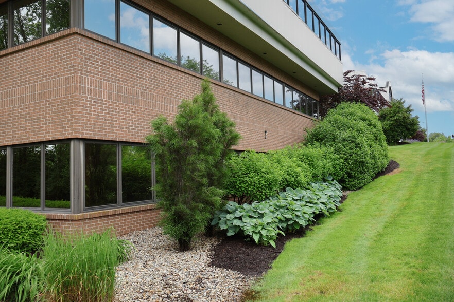 1712 Magnavox Way, Fort Wayne, IN for sale - Building Photo - Image 3 of 14