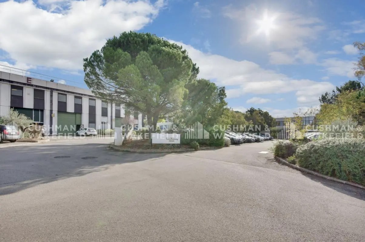 Flex in Vitrolles for lease Building Photo- Image 1 of 9