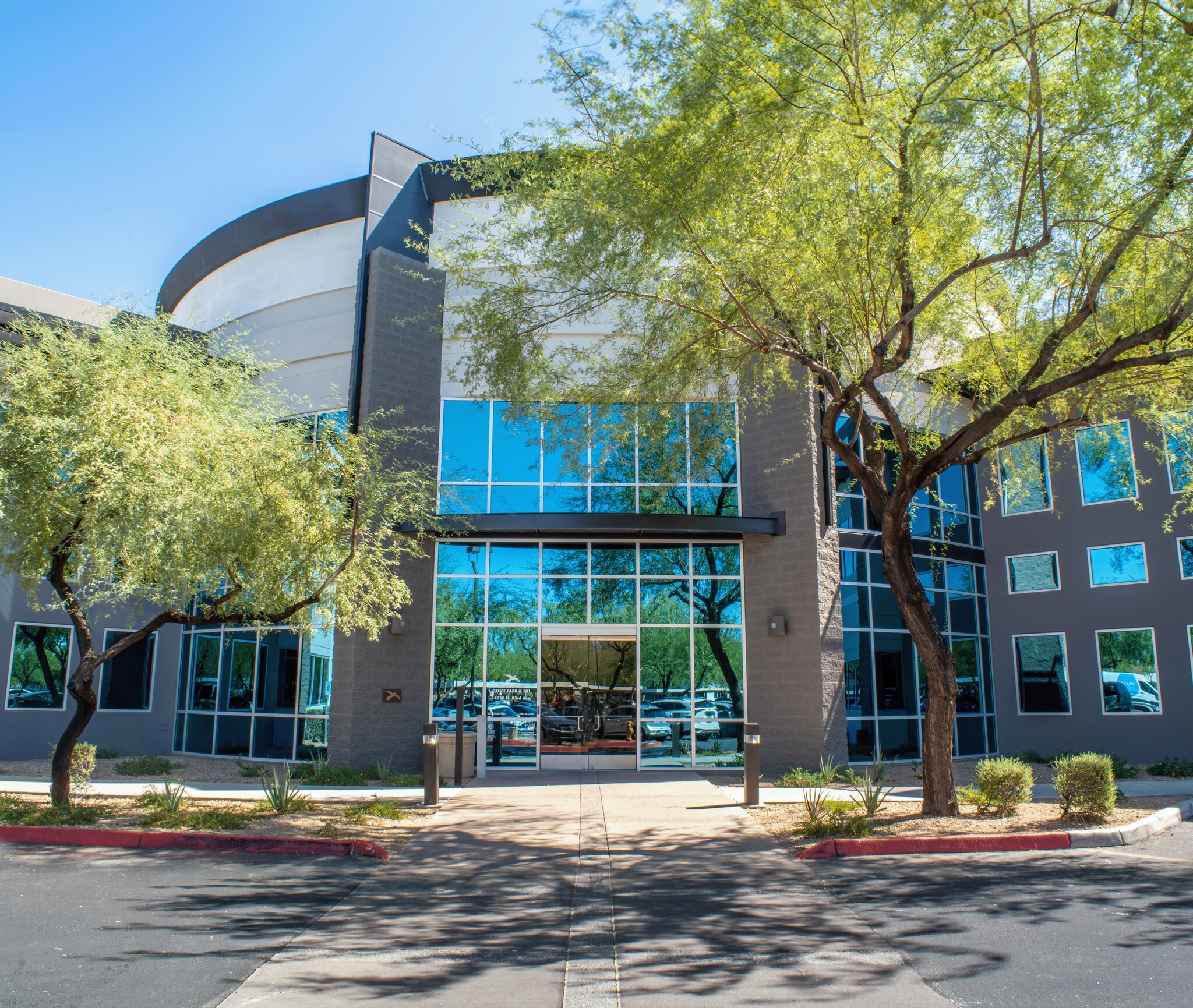 14050 N 83rd Ave, Peoria, AZ à louer Photo du bâtiment- Image 1 de 12