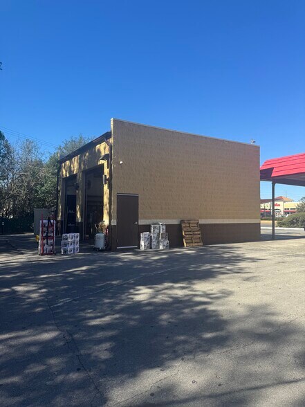 3680 E Silver Springs Blvd, Ocala, FL for sale - Building Photo - Image 2 of 9