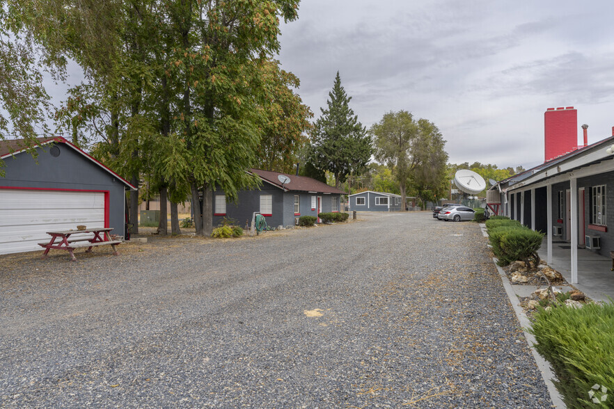 Lovelock Hospitality & Rv Park portfolio of 3 properties for sale on LoopNet.ca - Building Photo - Image 2 of 18