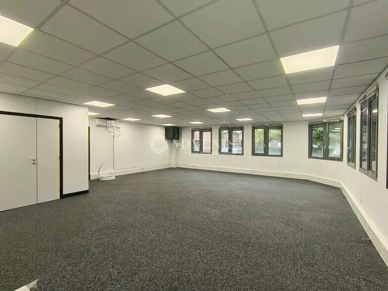 Office in VILLENEUVE-D'ASCQ for lease - Interior Photo - Image 3 of 6