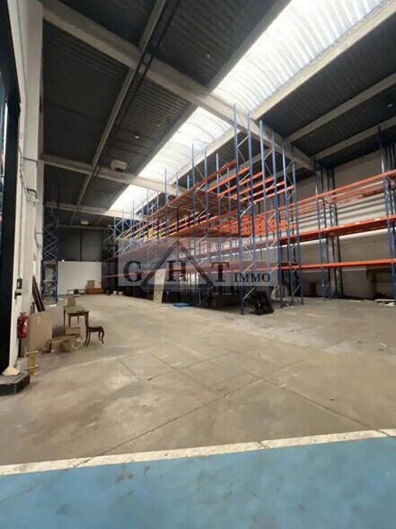 Industrial in Saint-Ouen-sur-Seine for lease - Building Photo - Image 1 of 15