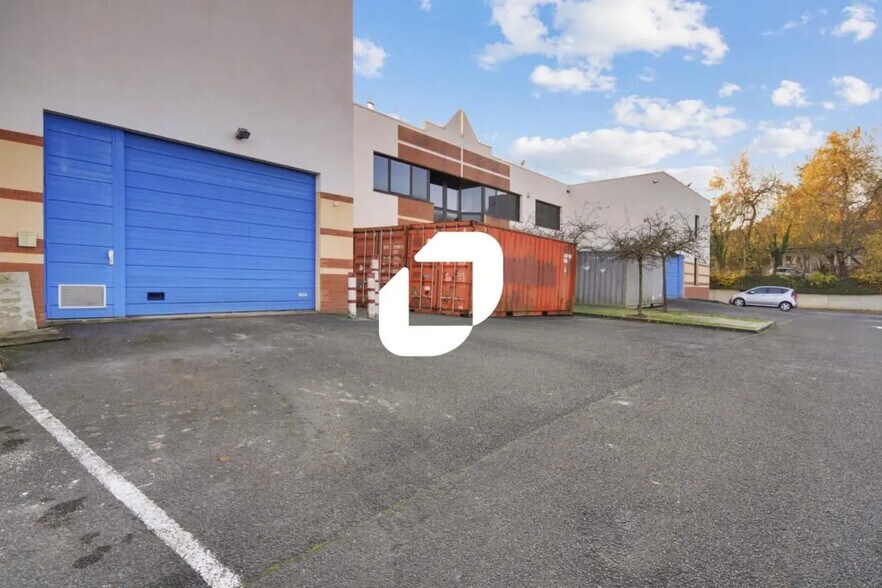 Flex in Champs-sur-Marne for lease - Building Photo - Image 2 of 8