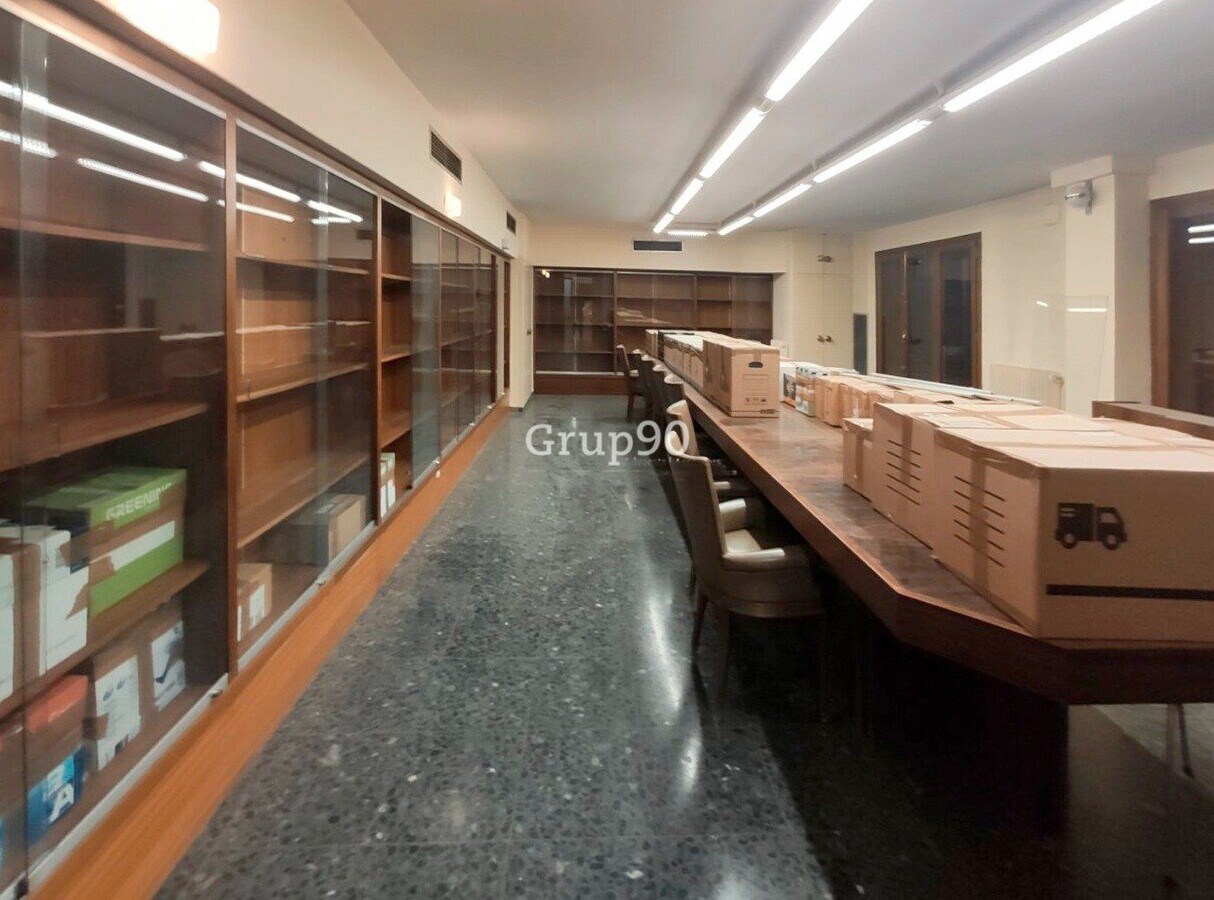 Lleida, LER 25002 - - - Interior Photo - Image 2 of 17