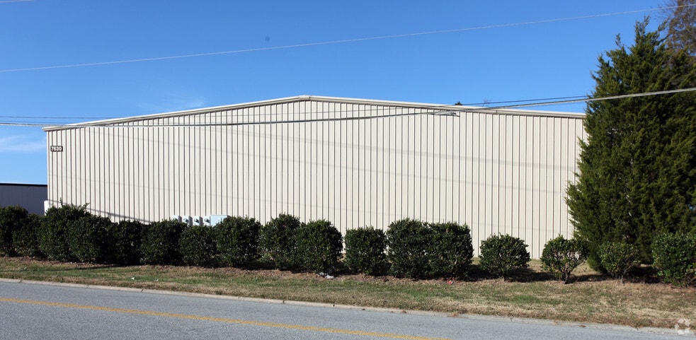 7630 Boeing Dr, Greensboro, NC à louer - Photo du bâtiment - Image 2 de 3