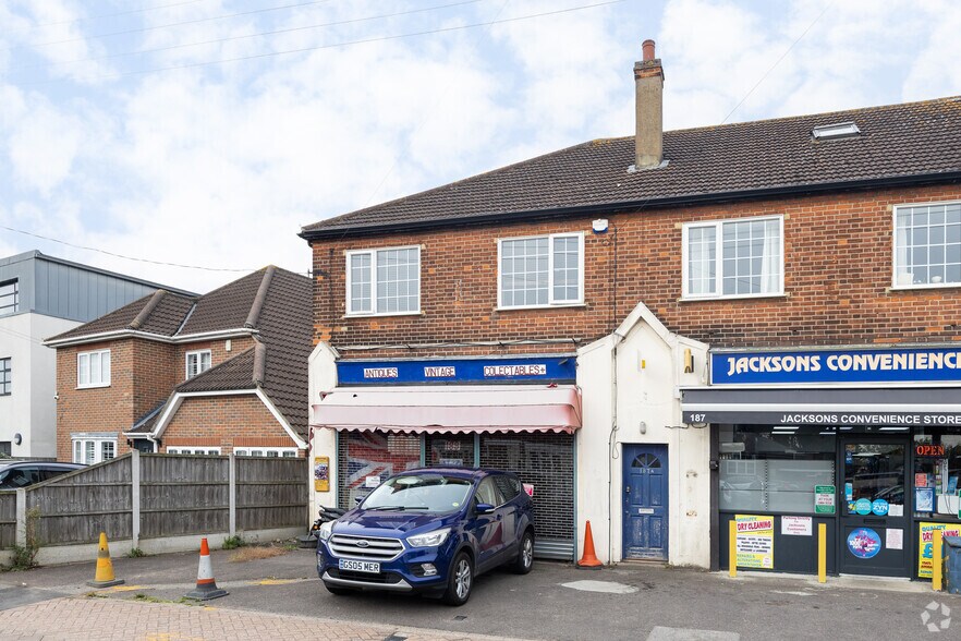 189 Thorndon Av, West Horndon à louer - Photo du bâtiment - Image 2 de 2