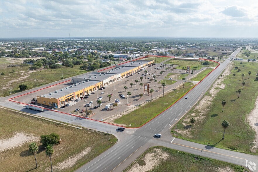 South Texas Value-Add Retail Portfolio portefeuille de 2 propriétés à vendre sur LoopNet.ca - Aérien - Image 3 de 14