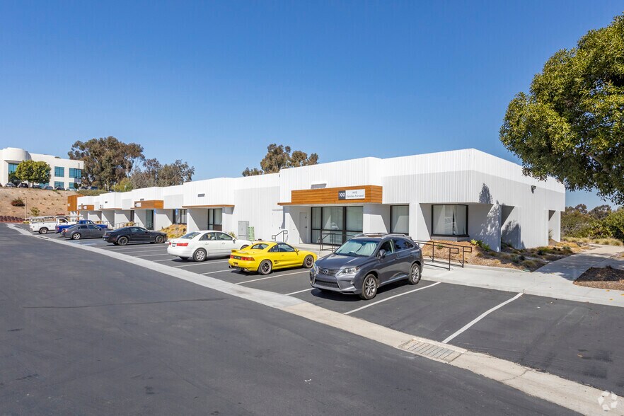 9445 Farnham St, San Diego, CA à louer - Photo du bâtiment - Image 2 de 15