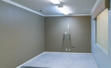 815-817 N Central Ave, Medford, OR for lease Interior Photo- Image 2 of 6