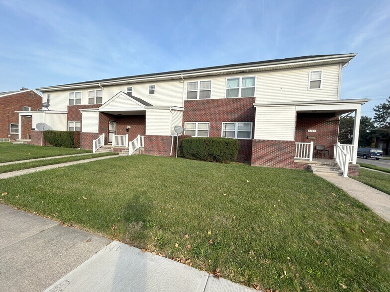 3387-3399 Ewald Cir, Detroit, MI à vendre - Photo du bâtiment - Image 1 de 5