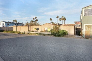 17181 Pacific Coast Hwy, Huntington Beach, CA à vendre - Photo du bâtiment - Image 2 de 3