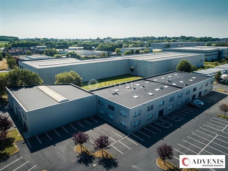 Office in Roncq for lease - Building Photo - Image 1 of 4