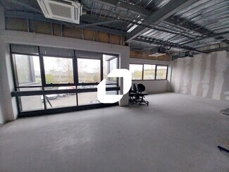 Plus de détails pour 10 Rue Blaise Pascal, Élancourt - Bureau à louer