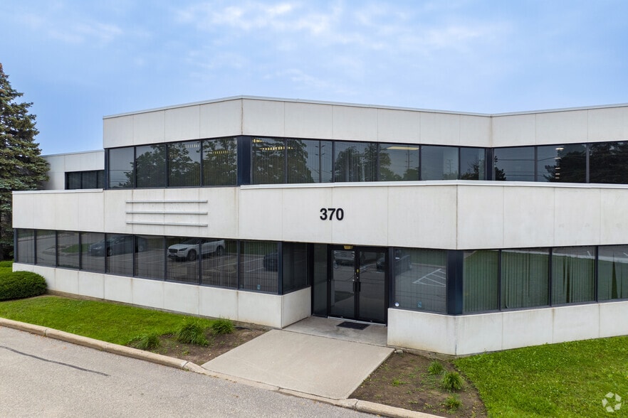 370 Britannia Rd E, Mississauga, ON à louer - Photo du bâtiment - Image 2 de 5