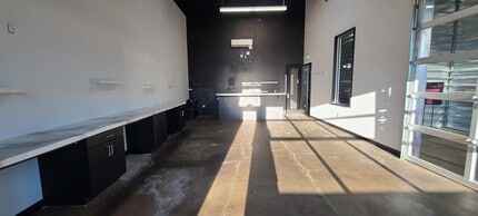 2195 Hyacinth St NE, Salem, OR for lease Interior Photo- Image 2 of 8